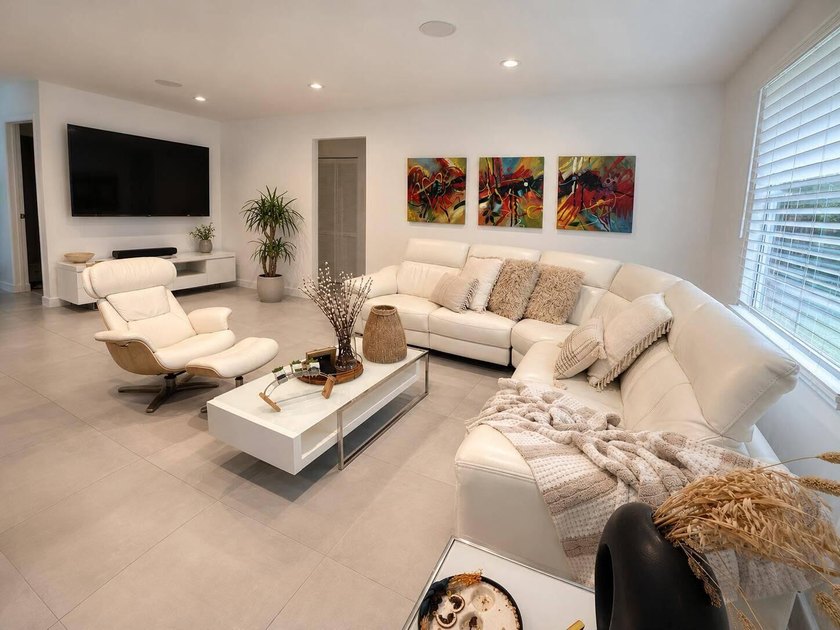 REMODELED 3-bedroom, 2-bath lakefront POOL home on 9500+ sq ft - photo 18