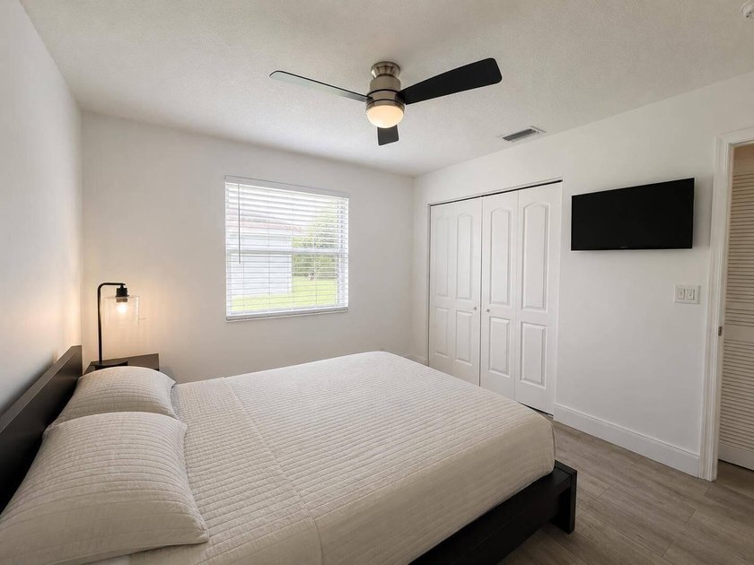 REMODELED 3-bedroom, 2-bath lakefront POOL home on 9500+ sq ft - photo 22