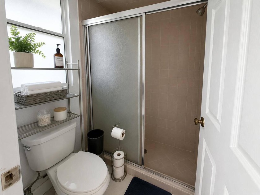 REMODELED 3-bedroom, 2-bath lakefront POOL home on 9500+ sq ft - photo 27