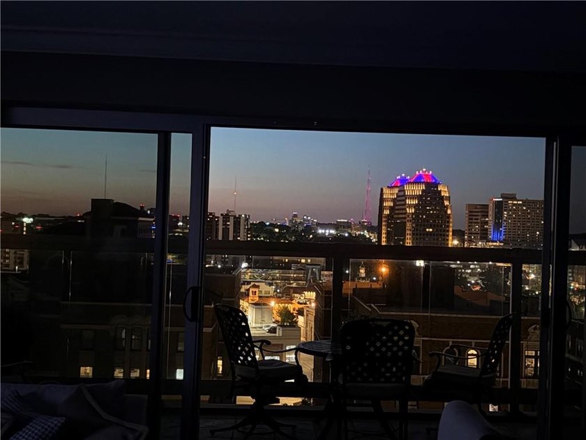 Wow, the view is spectacular! This North facing 2 bed, 2 bath - photo 30