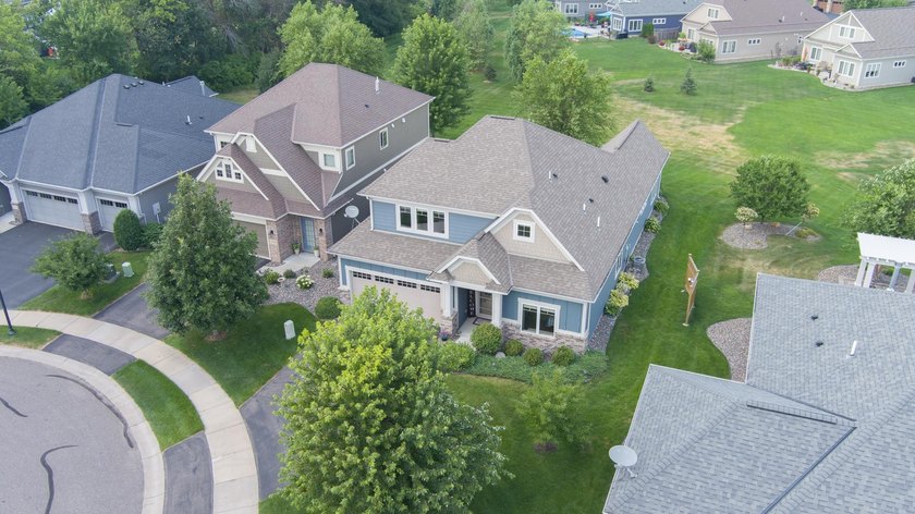 Beautiful DAYTON MINNESOTA home. Association provides lawn care - photo 14