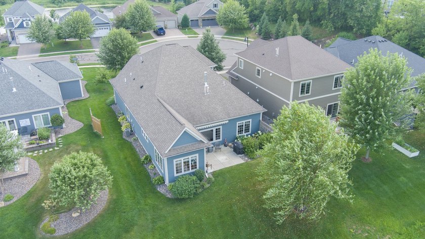 Beautiful DAYTON MINNESOTA home. Association provides lawn care - photo 15
