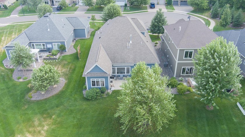 Beautiful DAYTON MINNESOTA home. Association provides lawn care - photo 16