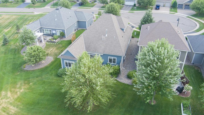 Beautiful DAYTON MINNESOTA home. Association provides lawn care - photo 17