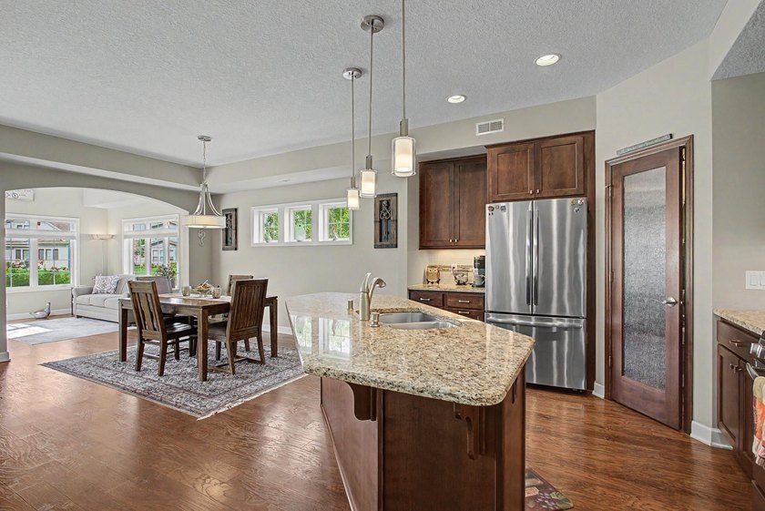 Beautiful DAYTON MINNESOTA home. Association provides lawn care - photo 31