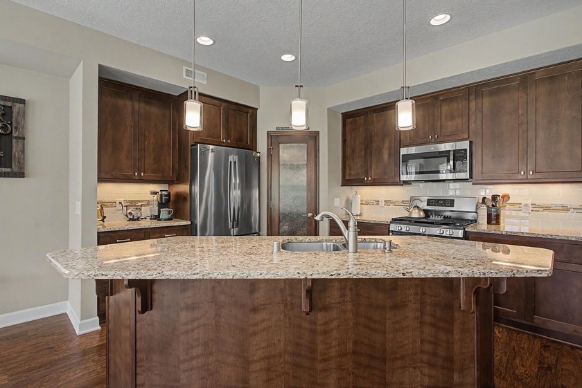 Beautiful DAYTON MINNESOTA home. Association provides lawn care - photo 32