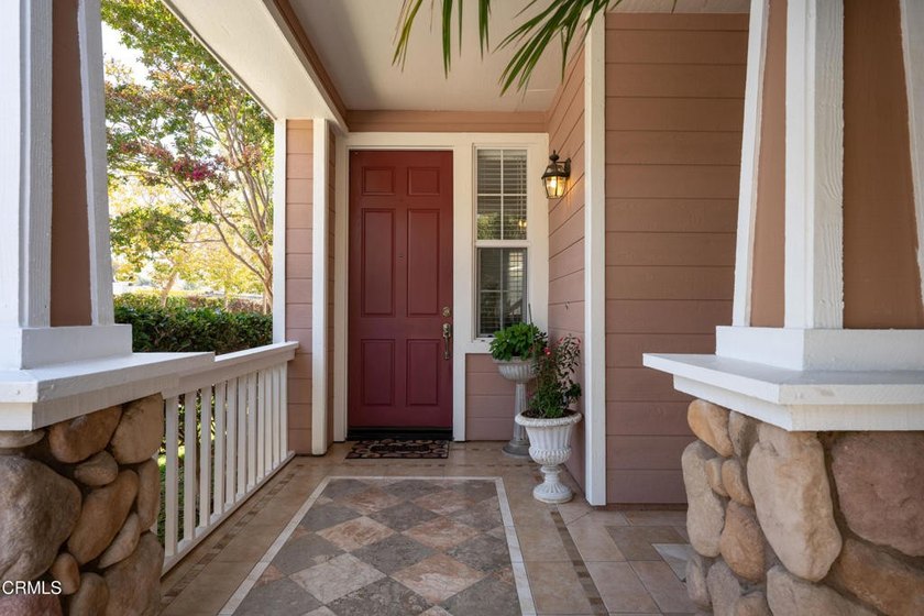 Welcome to this beautifully maintained 3-bedroom, 3-bathroom - photo 4