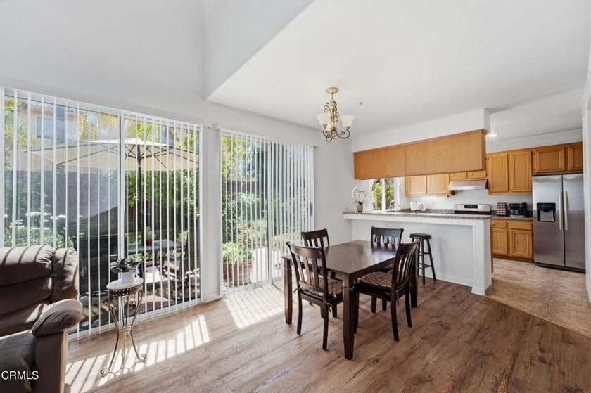 Welcome to this beautifully maintained 3-bedroom, 3-bathroom - photo 9