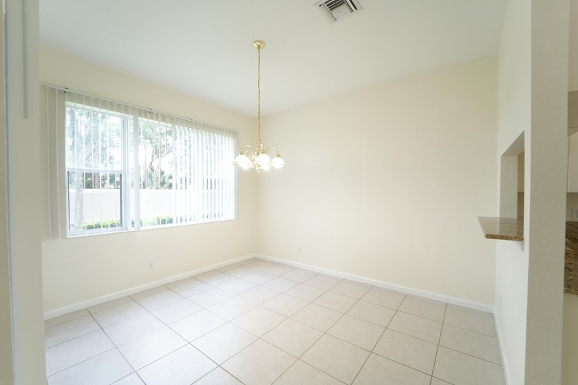 Lovely and spacious Townhome. First floor is all tile formal - photo 4