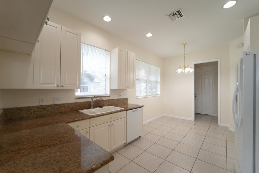 Lovely and spacious Townhome. First floor is all tile formal - photo 6