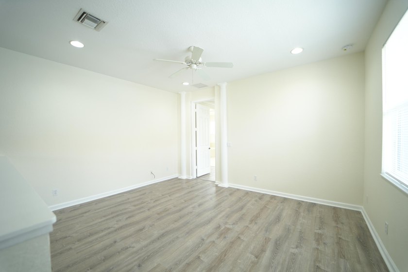 Lovely and spacious Townhome. First floor is all tile formal - photo 8