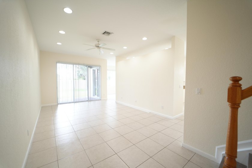 Lovely and spacious Townhome. First floor is all tile formal - photo 9