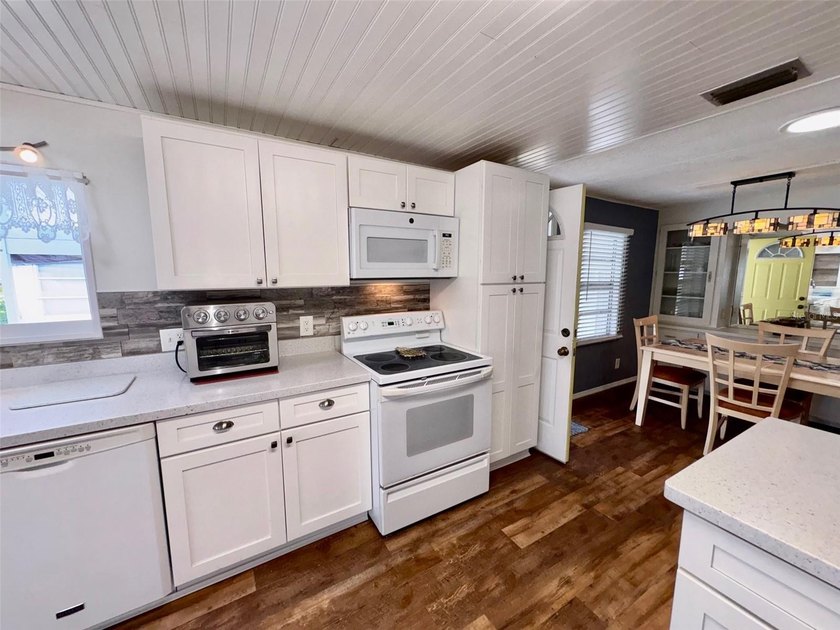 Looking for a 55+ mobile home community with lots of activities - photo 11
