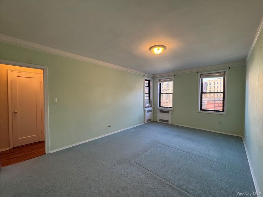 Beautiful and Spacious One-Bedroom Apartment in the Heart of - photo 12