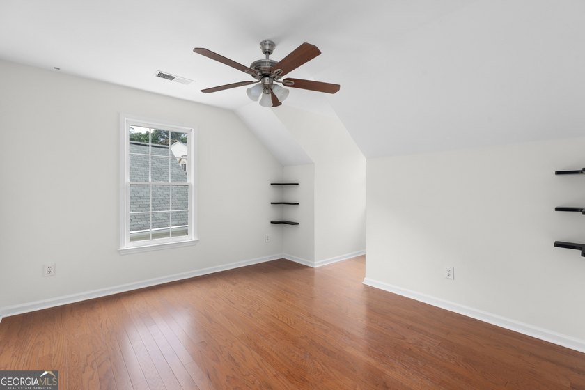 Beautiful brick-front 5-bedroom, 3.5-bath home located in East - photo 36