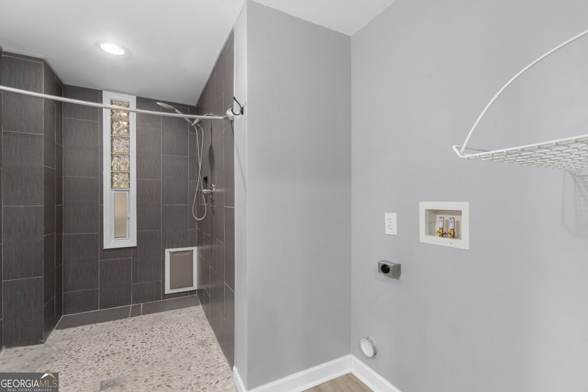 Beautiful brick-front 5-bedroom, 3.5-bath home located in East - photo 44