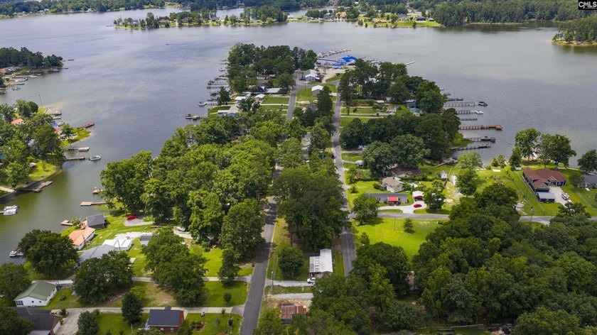 LAKE MURRAY LIVING WITHOUT THE LAKEFRONT PRICE! Welcome to this - photo 6