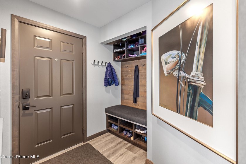 Completely updated and remodeled 3 bedroom Highlands condo - photo 12