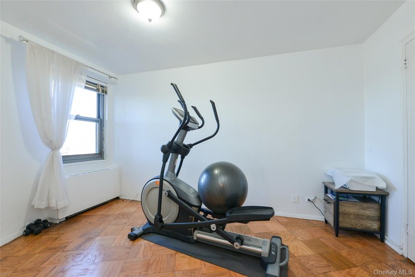 Spacious 2Bedroom, 1-Bathroom Co-op located in a luxurious - photo 12