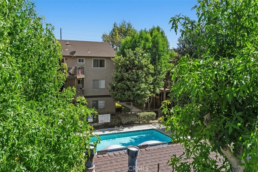 Welcome to this beautiful two-bedroom, two-bathroom home nestled - photo 12