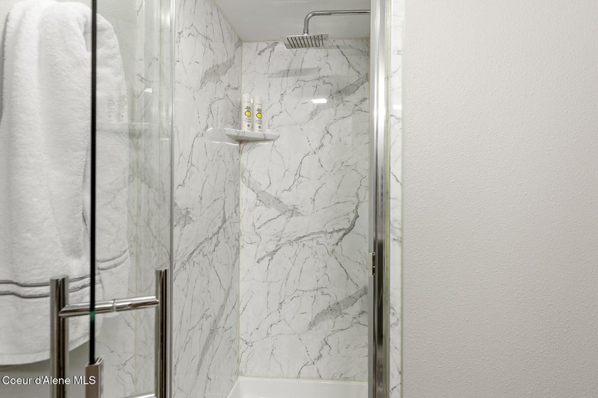 Completely updated and remodeled 3 bedroom Highlands condo - photo 14