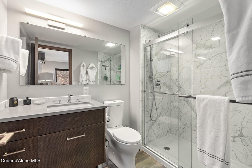 Completely updated and remodeled 3 bedroom Highlands condo - photo 20