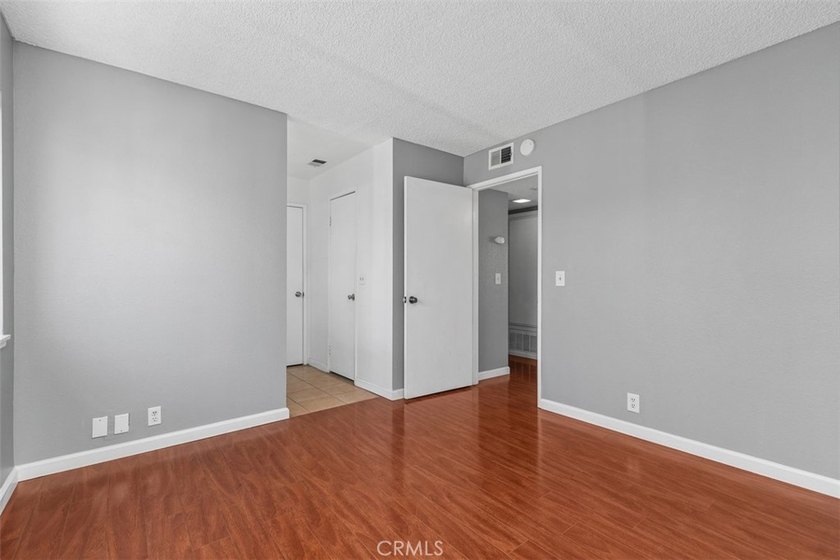 Welcome to this beautiful two-bedroom, two-bathroom home nestled - photo 21