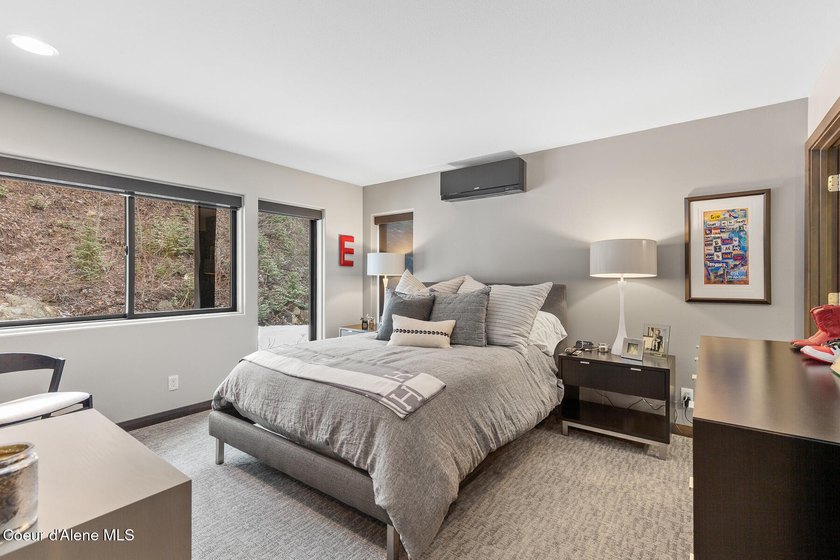 Completely updated and remodeled 3 bedroom Highlands condo - photo 22