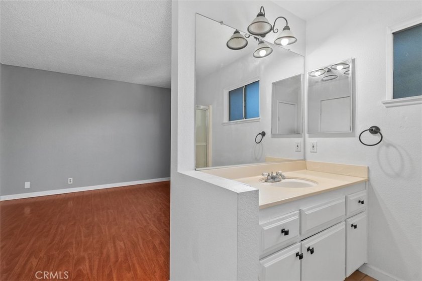 Welcome to this beautiful two-bedroom, two-bathroom home nestled - photo 23