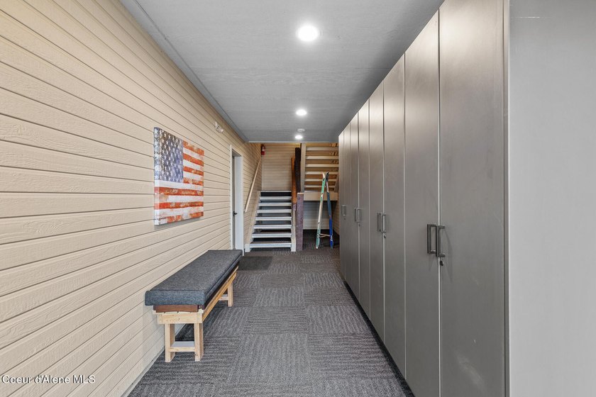Completely updated and remodeled 3 bedroom Highlands condo - photo 26