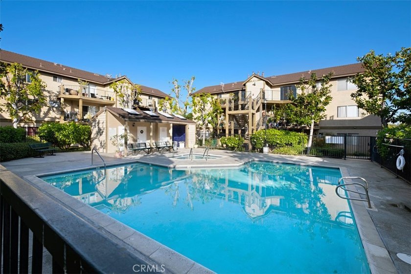 Welcome to this beautiful two-bedroom, two-bathroom home nestled - photo 33