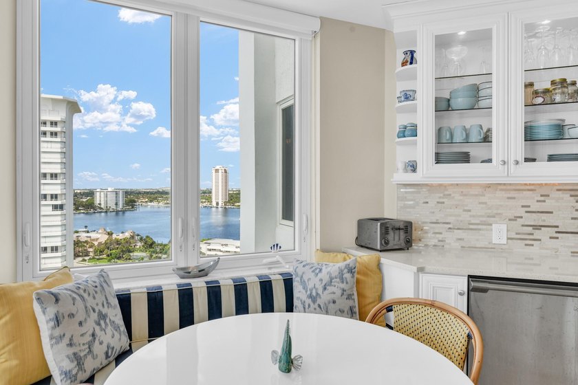 Welcome to this stunning and rarely available waterfront - photo 15