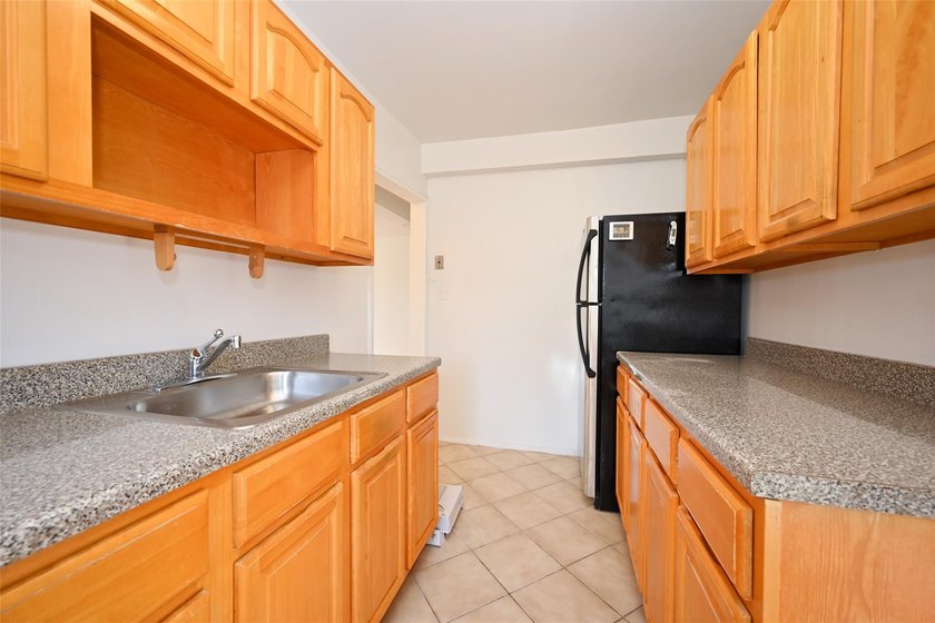 Welcome to your perfect urban retreat in North Riverdale! This - photo 12
