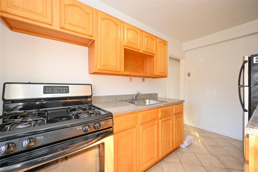 Welcome to your perfect urban retreat in North Riverdale! This - photo 13