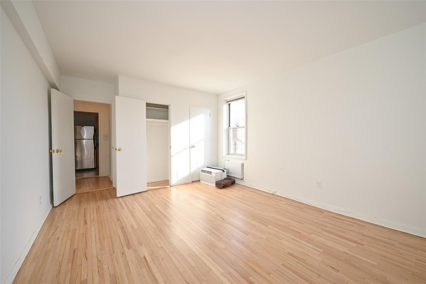Welcome to your perfect urban retreat in North Riverdale! This - photo 17