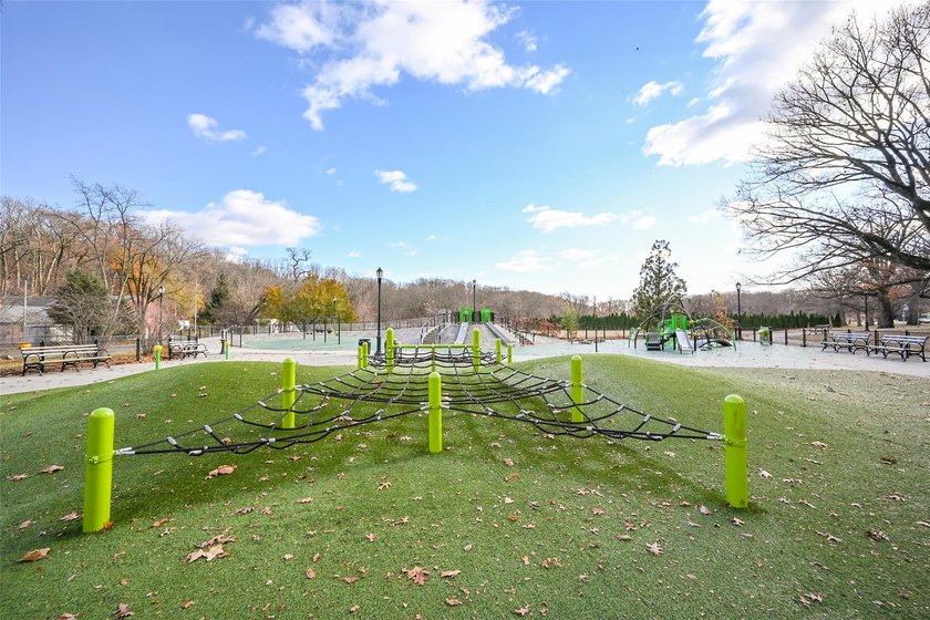 Welcome to your perfect urban retreat in North Riverdale! This - photo 19