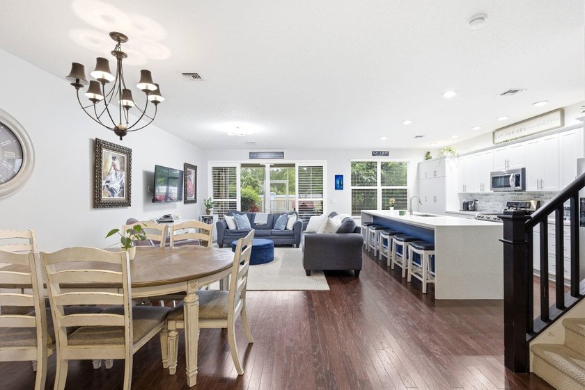 Beautifully updated newer-construction townhome in the - photo 5