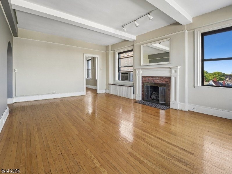 Discover the potential of this 1-bedroom residence with sweeping - photo 3