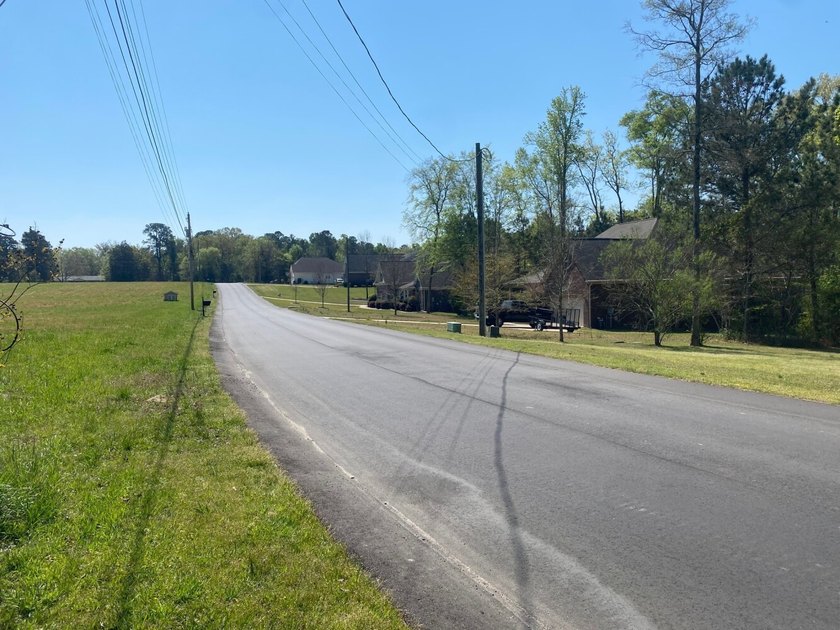 Located immediately adjacent to the shores of Lake Murray in - photo 14