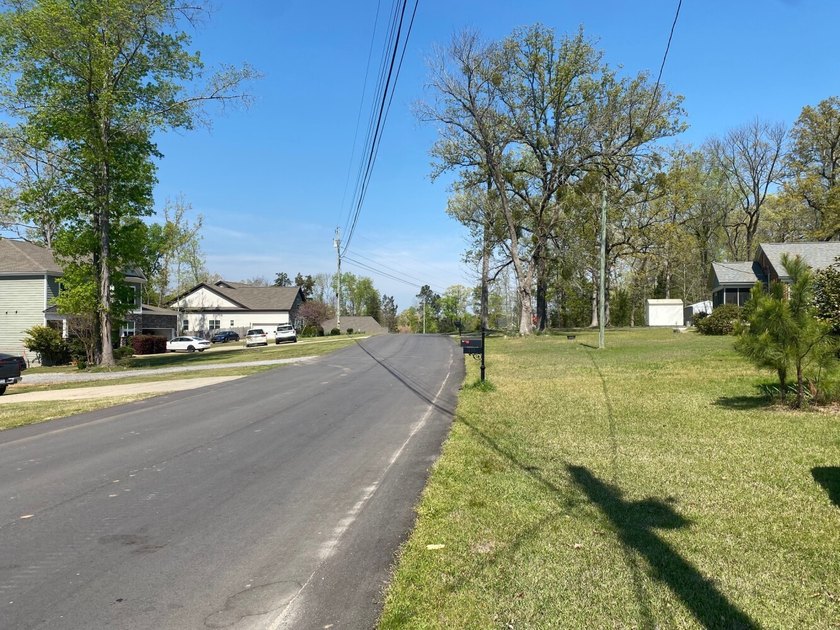 Located immediately adjacent to the shores of Lake Murray in - photo 17
