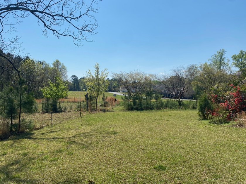 Located immediately adjacent to the shores of Lake Murray in - photo 30