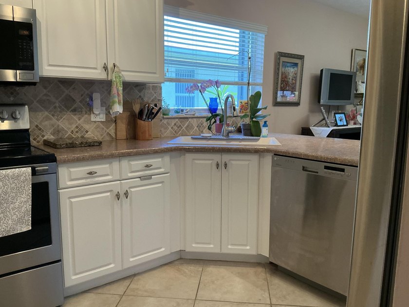 This unique Home in the Palm Grove community stand out with - photo 28