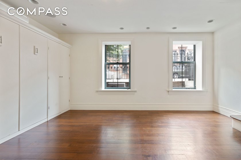 Welcome to 146 Hoyt St, a stunning and expansive 4,950 sq. ft - photo 12