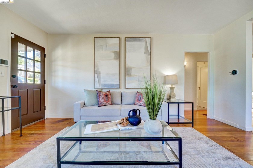 Welcome to 4080 Kuhnle Ave, a warm and inviting Oakland home - photo 7