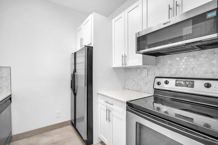 RENT RIGHT AWAY. WASHER/DRYER INSIDE. PETS WELCOME. 2 MILES TO - photo 7