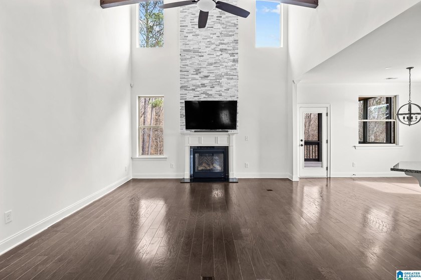 This extraordinary home blends luxury, functionality and - photo 13