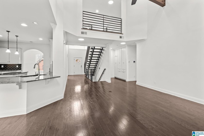 This extraordinary home blends luxury, functionality and - photo 15