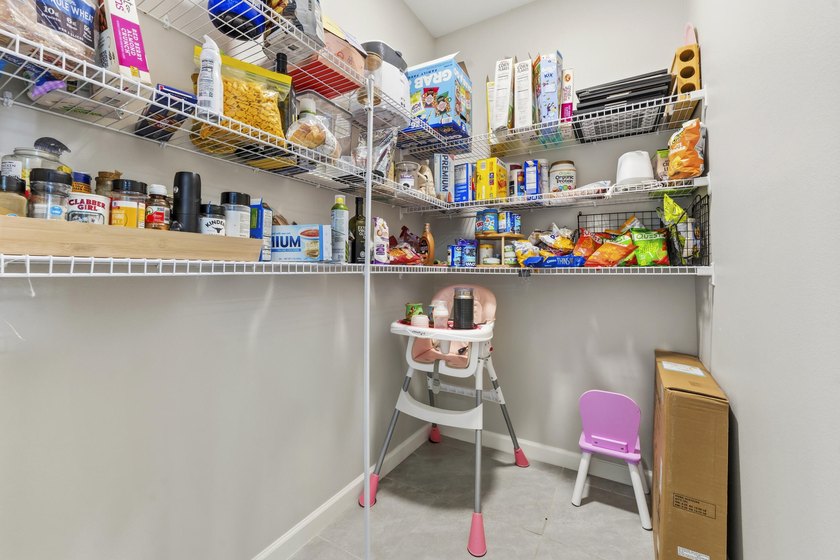 Welcome to this upgraded 3-bedroom, 2-bathroom single-family - photo 10