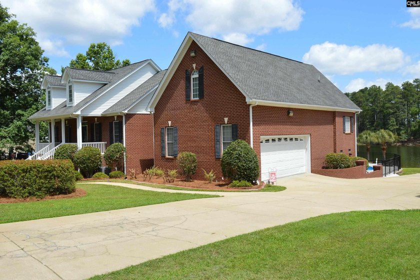 Beautiful waterfront brick home on Lake Wateree, the waterfront - photo 2