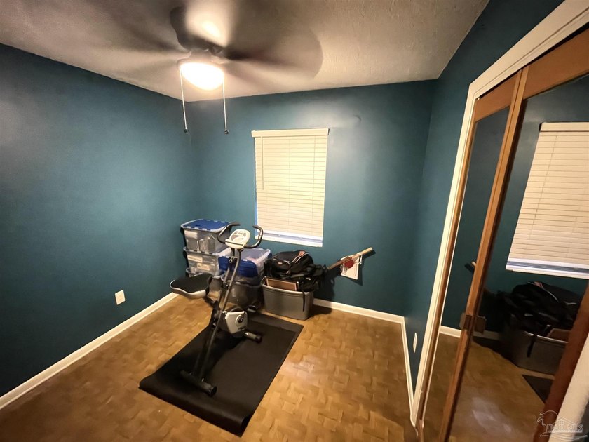 Welcome to this charming 3 bedroom, 2 bathroom home in the - photo 11